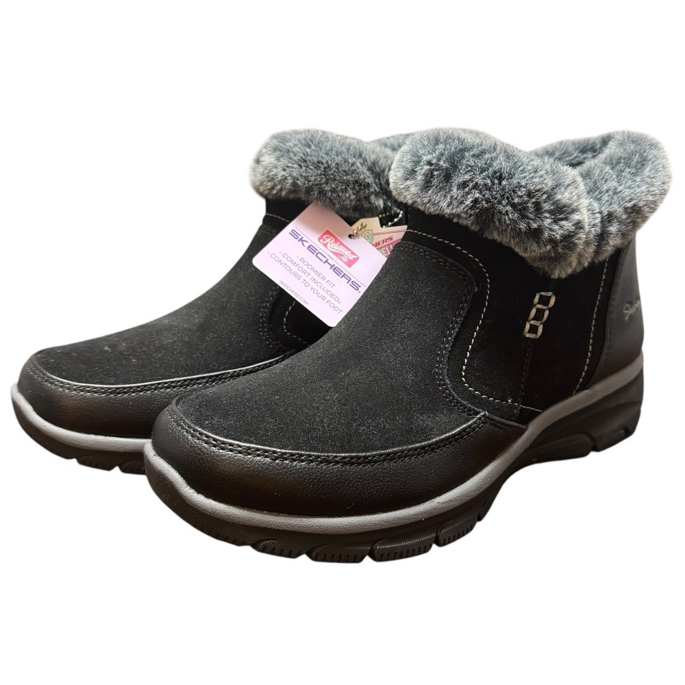 NWT Skechers Women’s Easy Going Side Zip Water Repellent Ankle Boot Size 9.5